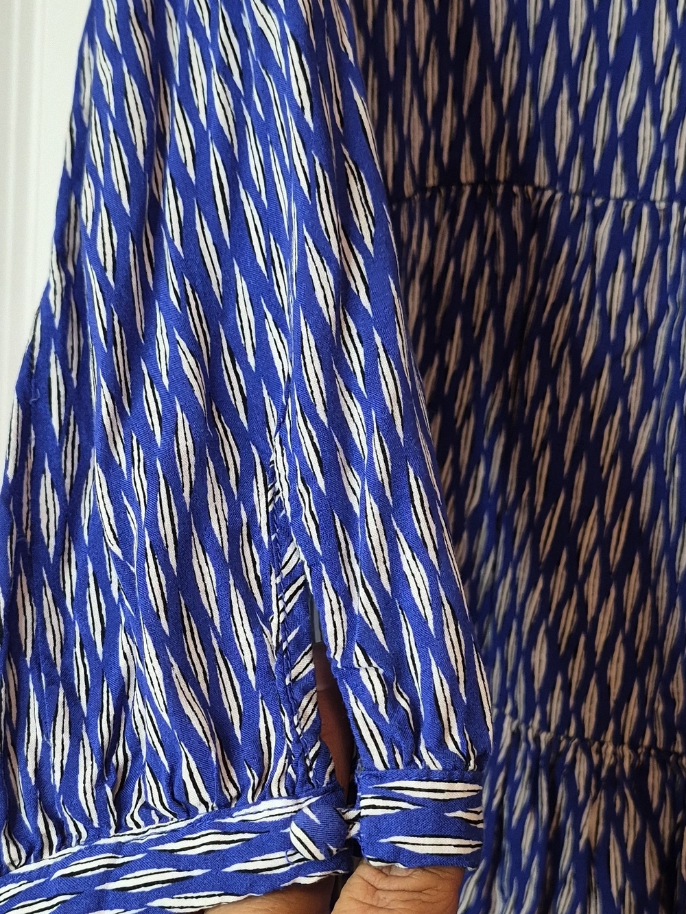 Maeve Blue and White Geometric-Print Blouse Size M - Picture 5 of 11